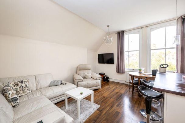 2 bedroom flat to rent - Photo 1
