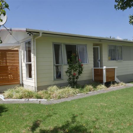 Cozy Coastal Property. - Photo 3