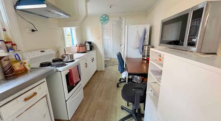 Close to Westfield mall & within good school zones - Photo 4