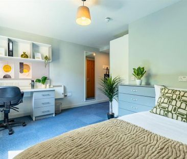 1 bedroom in a flat share to rent - Photo 2