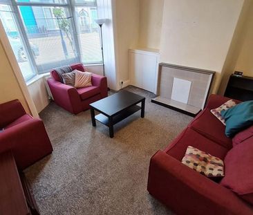 1 bedroom in a house share to rent - Photo 2