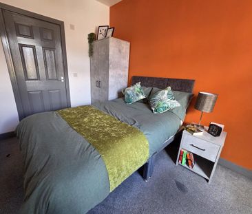 1 bedroom in a house share to rent - Photo 2