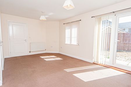 Conifer Close, Mildenhall, Ip28 - Photo 2