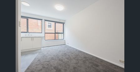 Presentable Apartment in the heart of Richmond! - Photo 5