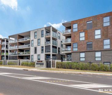 CHIC LUXURY AWAITS OPPOSITE JAMISON PLAZA - Photo 1