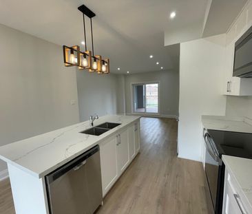 For Lease - 440 Veterans Dr Drive, Barrie, Ontario - Photo 3