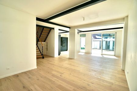 Location Maison 7 pièces 214m² MARCQ EN BAROEUL 59700 - Photo 2