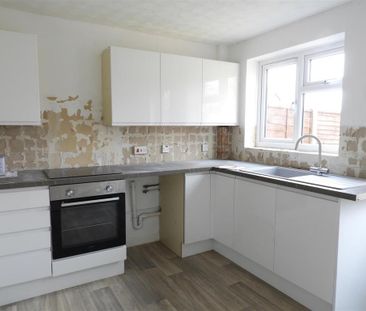 2 bedroom terraced house to rent - Photo 4