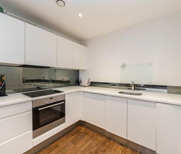 2 bedroom flat to rent - Photo 2