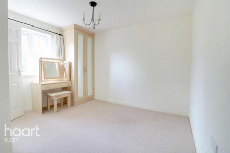 3 bedroom end of terrace house to rent - Photo 3
