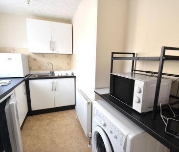 1 bedroom flat to rent - Photo 2