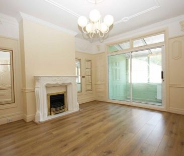 4 bedroom end of terrace house to rent - Photo 3