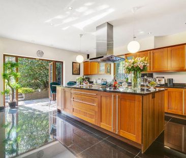 6 bedroom detached house to rent - Photo 5