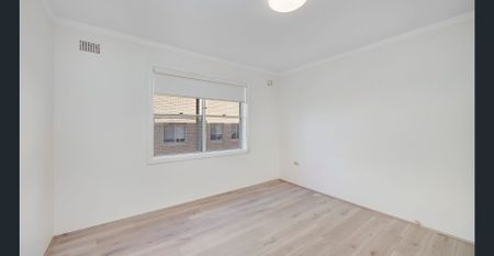 Two Bedroom Apartment - Convenient Location - Photo 2