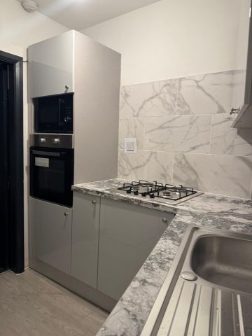 1 Bed Flat, Burley Street, LS3 - Photo 3