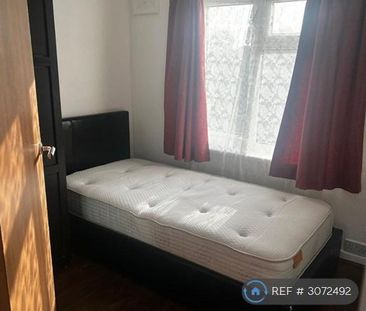 3 bedroom semi-detached house to rent - Photo 3