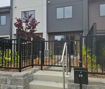 Modern 2BR Townhouse in Glen Eden! - Photo 2