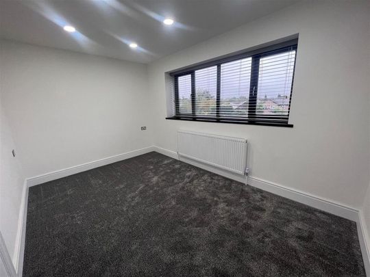 4 bedroom detached house to rent - Photo 1