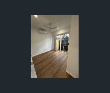 BRAND NEW SINGLE LEVEL DUPLEX - FABULOUS LOCATION IN NEW ESTATE, MI... - Photo 5