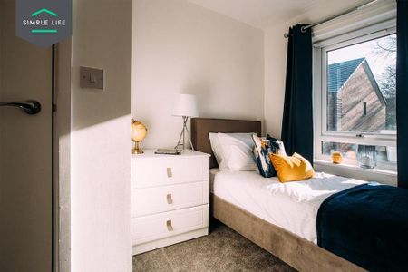 4 bedroom semi-detached house to rent - Photo 3