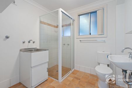 Family Living in Quiet Tuncurry Locale - Photo 2