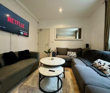 7 Bed Semi-Detached House, Derby Grove, NG7 - Photo 4