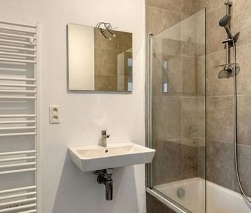 Appartement te huur in Antwerpen voor € 930 met 1 slaapkamer - Photo 4