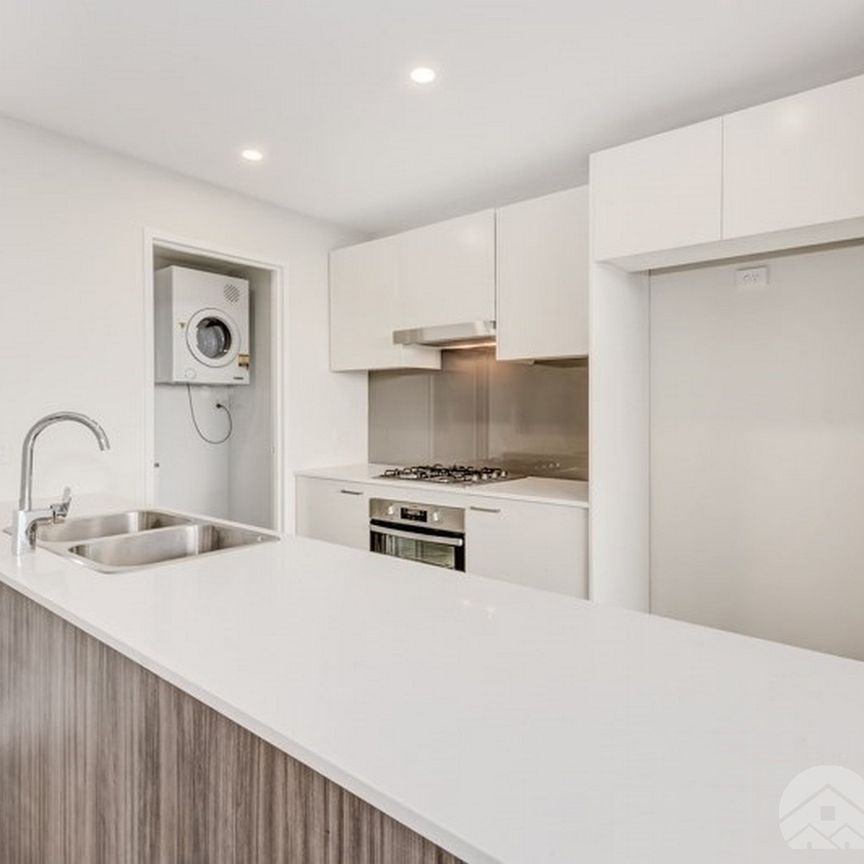 Modern 2-Bedroom Apartment in the Heart of Homebush - Photo 1