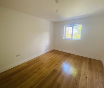 4 bedroom semi-detached house to rent - Photo 3