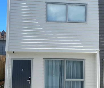 Modern Townhouse – Stylish, Sunny & Low Maintenanc - Photo 4