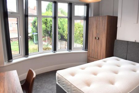 5 bedroom semi-detached house to rent - Photo 4