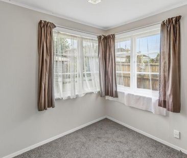 Family friendly home in the heart of Manurewa! - Photo 1