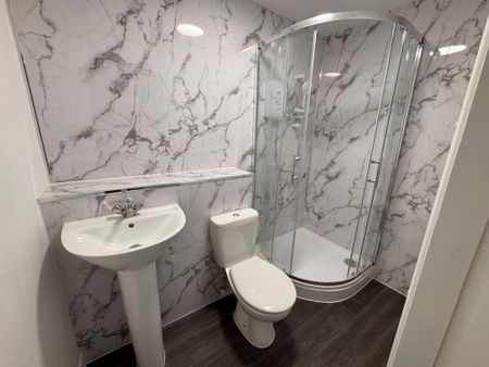 Broadmeadow Flats, Warstones Drive, Wolverhampton - Photo 5