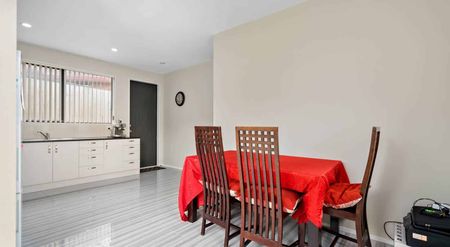 Low maintenance 3 bedroom home - Photo 4