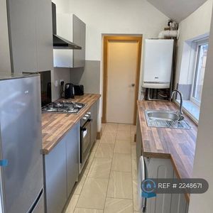 3 bedroom terraced house to rent - Photo 2