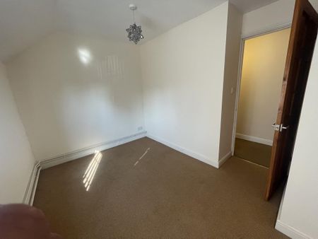 3 bedroom end of terrace house to rent - Photo 3