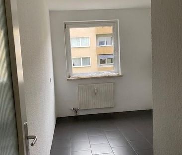 ~ERGESCHOSSWOHNUNG mit BALKON und 3 ZIMMERN sucht NETTE MIETER~ - Photo 1