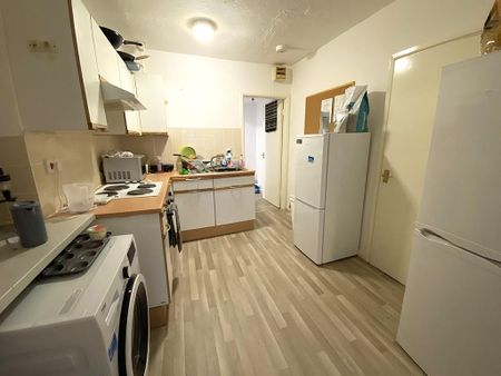 3 bedroom maisonette to rent - Photo 2