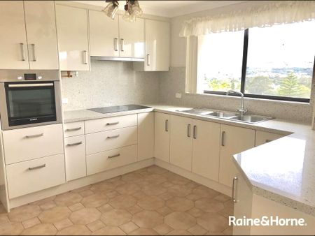 Perfect Four Bedroom Family Home!! - Photo 2