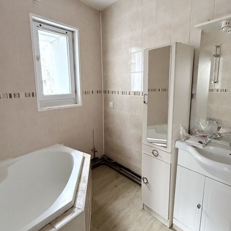 Location Appartement 2 pièces 48m² HENIN BEAUMONT 62110 - Photo 3