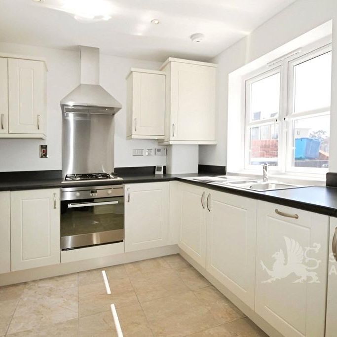 3 bedroom semi-detached house to rent - Photo 1