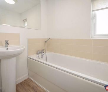 3 bedroom semi-detached house to rent - Photo 5