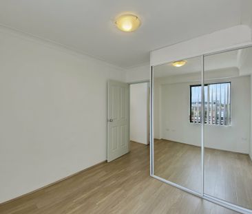Perfectly Positioned 1 Bedroom Apartment! - Photo 4