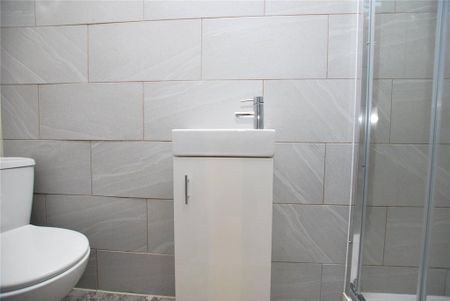 1 bedroom house of multiple occupation to rent - Photo 4