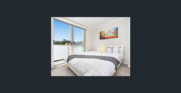 Quiet & Modern 3-Bed Townhouse in Ultra-Connected Botany Location - Photo 1