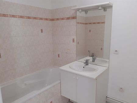 Location Appartement 2 pièces 49m² SOTTEVILLE LES ROUEN 76300 - Photo 3
