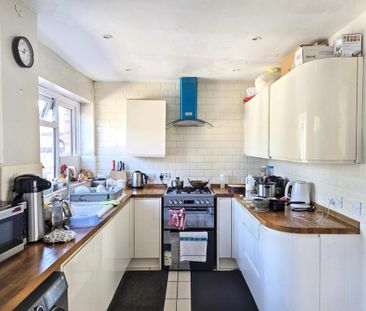 3 bedroom semi-detached house to rent - Photo 6