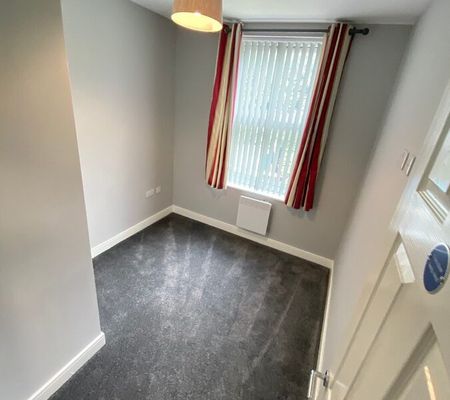 FLAT B, CROSS GREEN CRESCENT, LEEDS, LS9 0DD - Photo 5