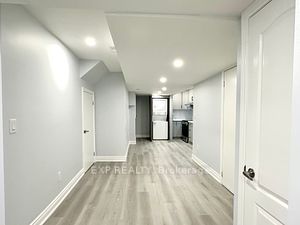 Detached Home For Lease | W8135838 - Photo 5