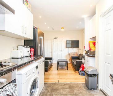 5 bed Semi-Detached House for Rent - Photo 3